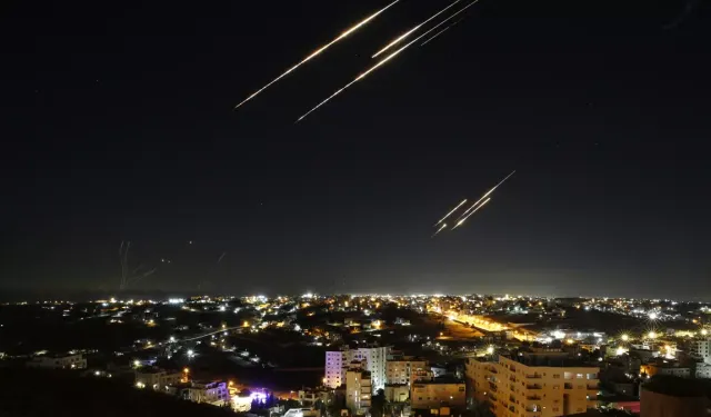 Husilerden İsrail’e Füze Yağmuru! Tel Aviv’de Hava Sahası Kapatıldı