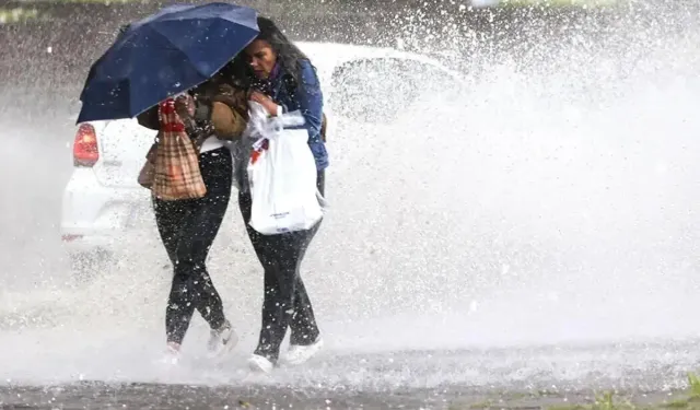 İstanbul Dahil 17 İl Alarmda! Meteoroloji'den Sarı Kodlu Yağış Uyarısı: Sel ve Fırtına Kapıda