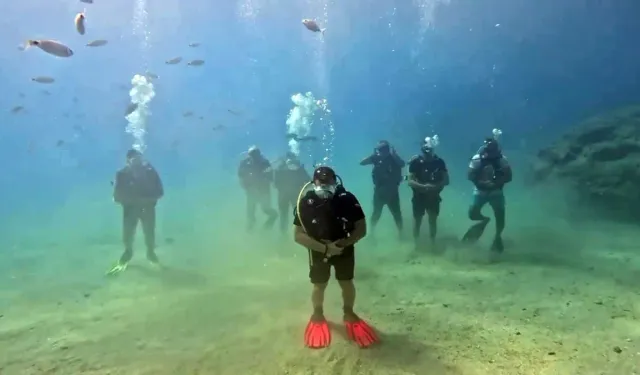 Ne Su Engel, Ne Derinlik! Fethiye'de Denizin Altında Namaz Kıldılar
