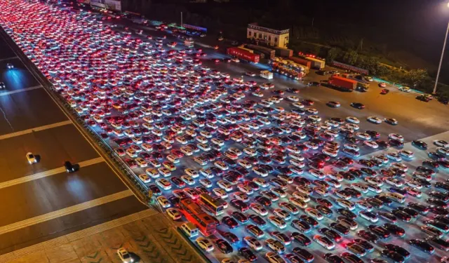 Çin’de Tatil Trafiği Rekor Kırdı! 8 Günde 2,25 Milyar Kara Yolu Seyahati