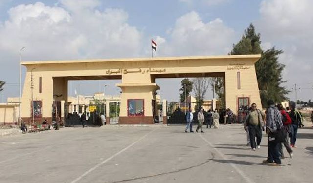 Refah Açılıyor Ama Yardım TIR'ları Giremeyecek