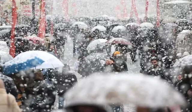 Kar Yağışı İstanbul’un Kapısına Dayandı: Marmara ve Karadeniz'de Lapa Lapa Yağış Geliyor!