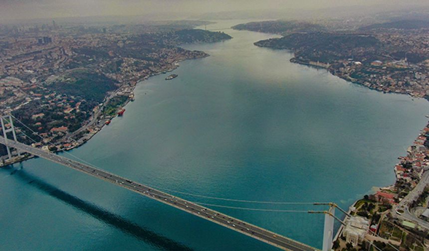 İstanbul Boğazı'nda gemi trafiği askıya alındı