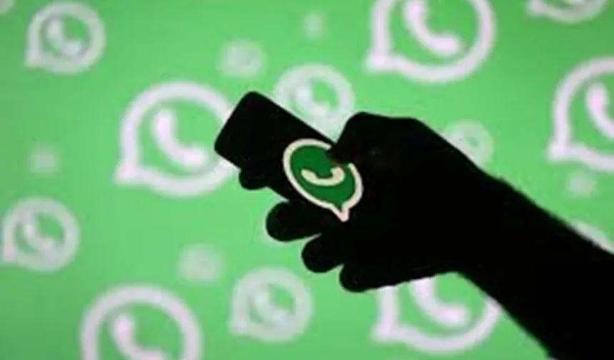 2. Özelleştirilmiş Emoji
Bir başka dikkat çekici yenilik ise özelleştirilmiş emoji özelliği. Kullanıcılar artık sık kullandıkları emojilere daha kolay erişim sağlayabilecek. Mesajlaşırken veya durum güncellemeleri yaparken en çok tercih edilen emojiler, kullanıcıların parmaklarının ucunda olacak ve bu sayede ifade çeşitliliği artacak.