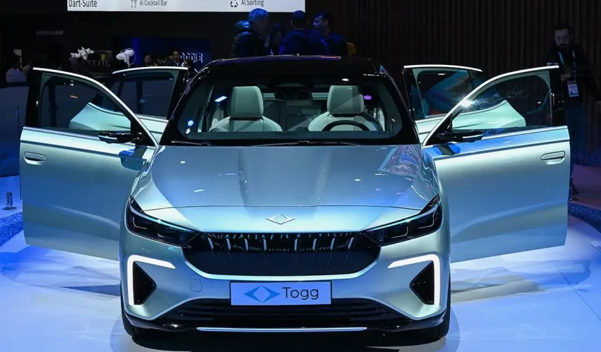 Faizsiz Kredi Kampanyası Gelecek mi?
TOGG’un mevcut SUV modeli T10X için sunduğu faizsiz kredi imkânı, otomobil severlerden yoğun ilgi görüyor. Ancak, T10F modelinin ilk etapta herhangi bir özel finansman kampanyasıyla satışa sunulması beklenmiyor.