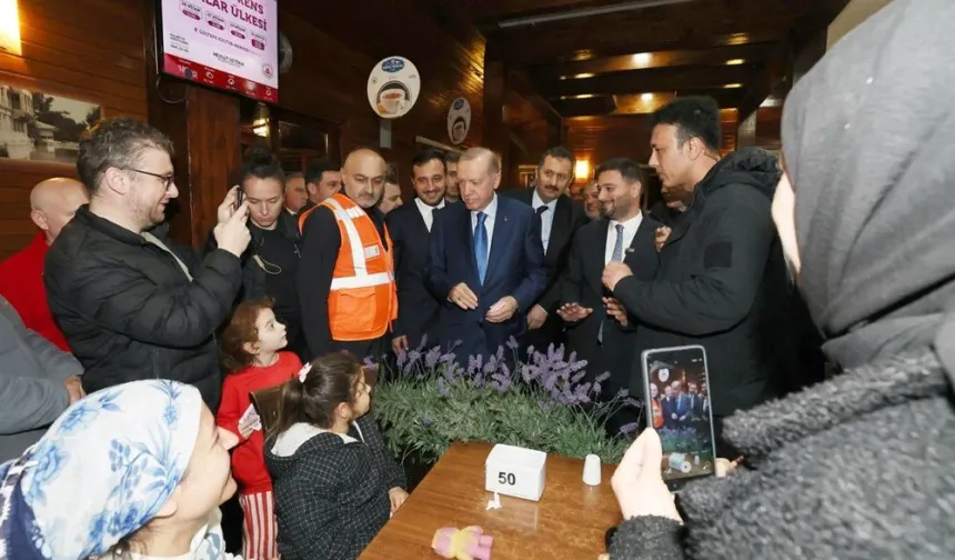 Cumhurbaşkanı depremzedelerle bir araya geldi