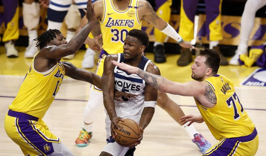 NBA’de Los Angeles Lakers seriyi eşitledi
