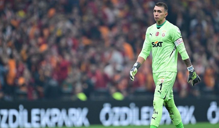 Uruguaylı gazeteciler açıkladı: Muslera gidiyor mu?