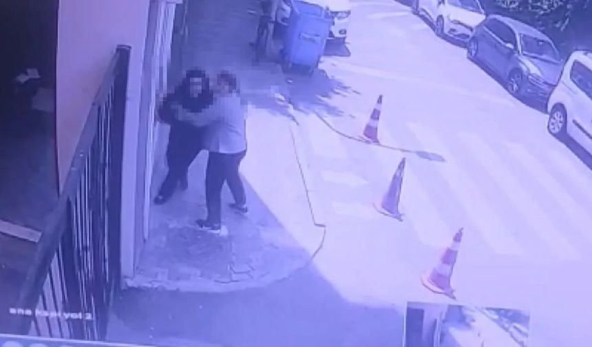 Kız öğrenci okul tuvaletinde arkadaşını bıçakladı