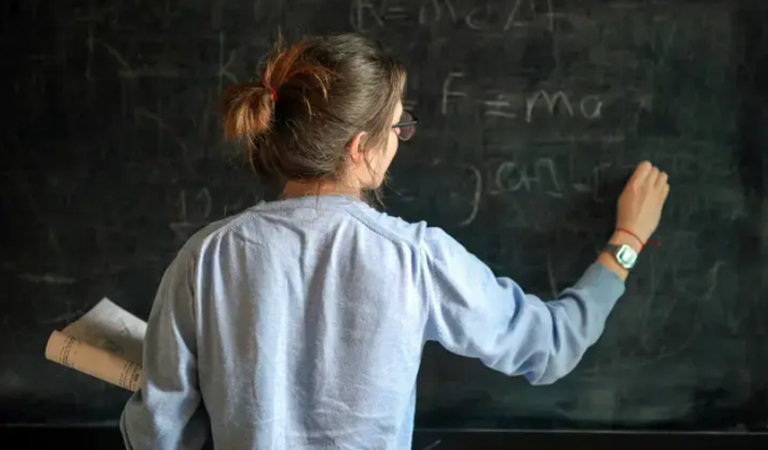 Ücretli öğretmenin maaş paylaşımı tartışma yarattı