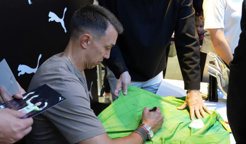 Muslera'nın imza gününde gerginlik!