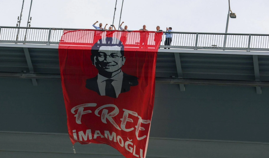 CHP Boğaz Köprüsü'ne ''İmamoğlu'na özgürlük'' pankartı astı
