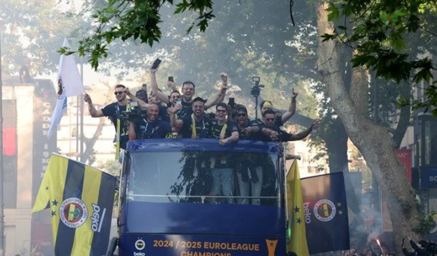 Fenerbahçe Beko'dan Bağdat Caddesi'nde kutlama