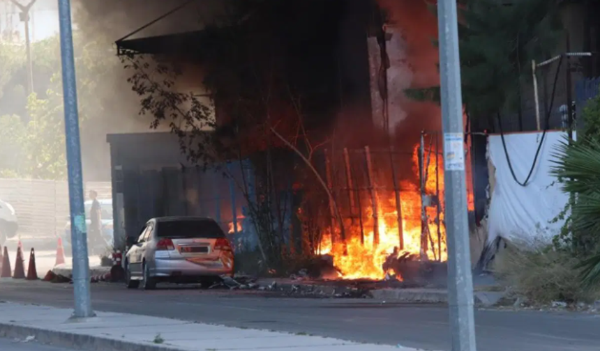 İzmir'deki yangın hastaneye sıçradı: Tahliyeler başladı!