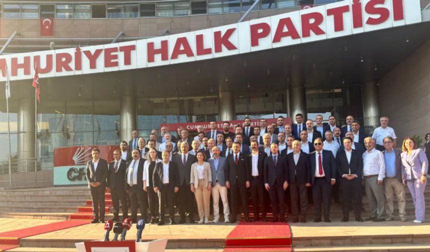 CHP'nin 81 başkanından Özel'e destek, Kılıçdaroğlu'na çağrı