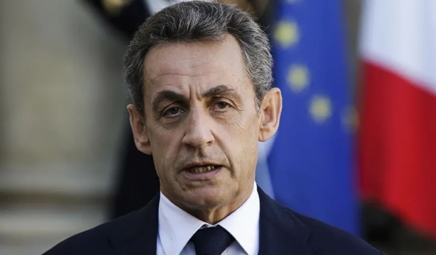 Cumhurbaşkanı Nicolas Sarkozy’nin onur nişanı geri alındı