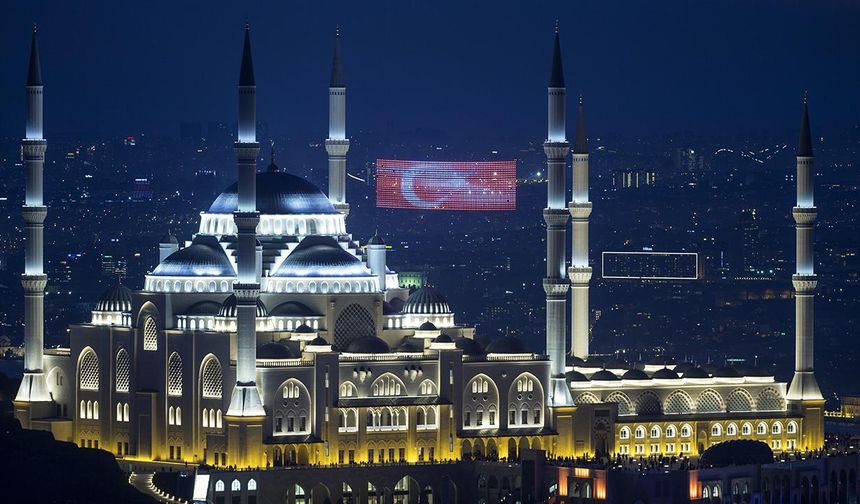 Camilerde Kuraklık, Yangınlar ve Şehitler İçin Dualar Yükseldi