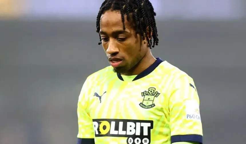 Kartal Fenerbahçe’ye Çalımı Attı! Walker-Peters Transferinde İmza An Meselesi