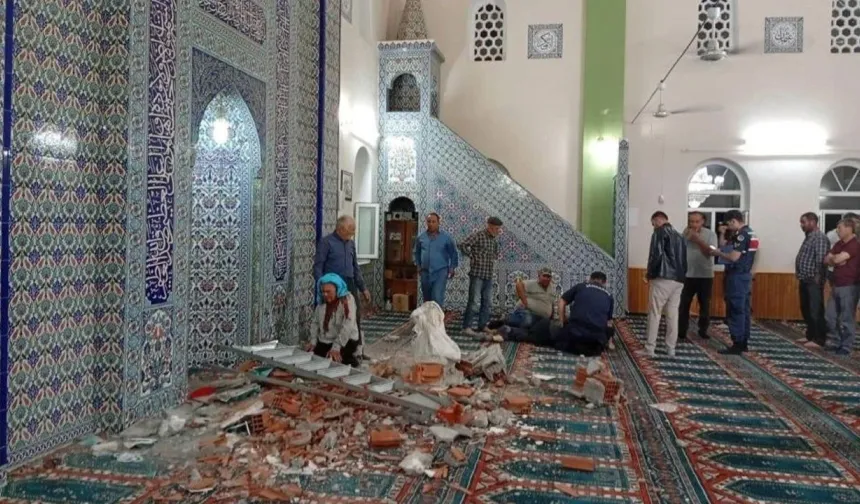 Manisa'da Cami Mihrabından Düşen Taç Can Aldı: 1 Ölü, 1 Yaralı