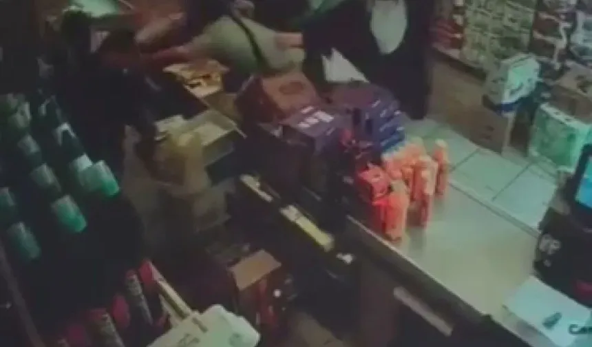 Zincir Markette Müşteri Kasiyeri Yumrukladı!