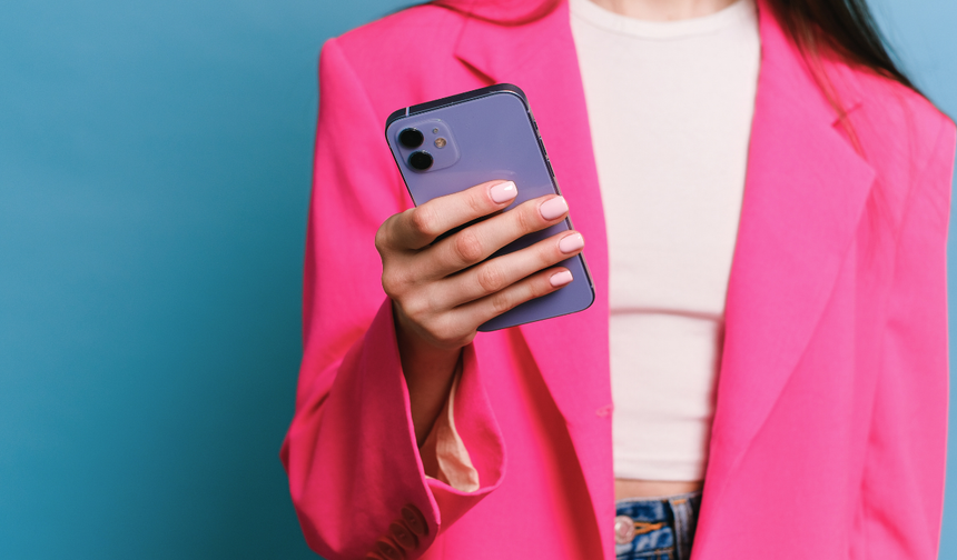 Yeni Neslin Sessiz Tehlikesi: Cep Telefonu Kamburluğu!