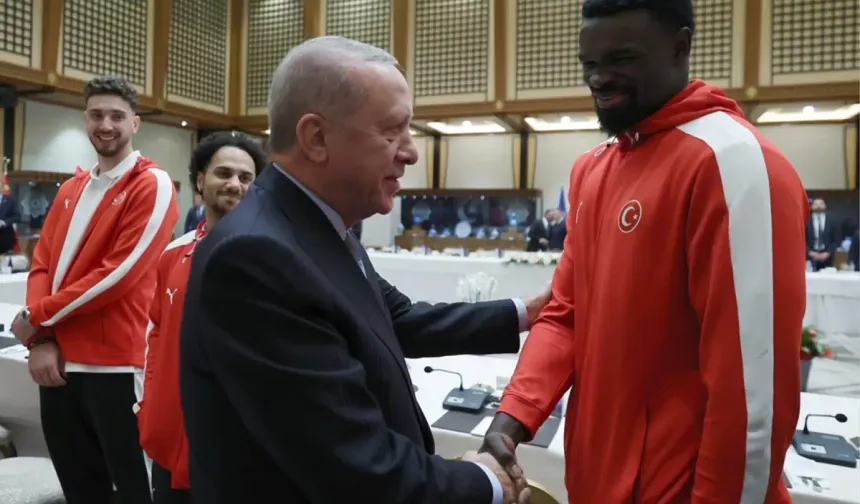 Basketbolcu Adem Bona’nın Türkçesi Erdoğan’ı Bile Şaşırttı!