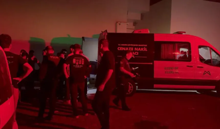 Mersin'de 12. Kattan Düşen 15 Yaşındaki Çocuk Hayatını Kaybetti