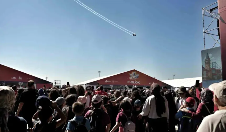 TEKNOFEST 2025 Başladı! SOLOTÜRK Gösterisi Nefes Kesti, Ödüller Dudak Uçuklattı
