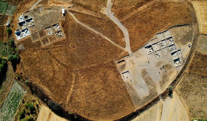 Arkeoloji Dünyasında Heyecan Dorukta! Yeni Keşifleri Bakan Ersoy Duyurdu: Tavşanlı Höyük'te 4 Bin 500 Yıllık İdoller Gün Yüzüne Çıktı