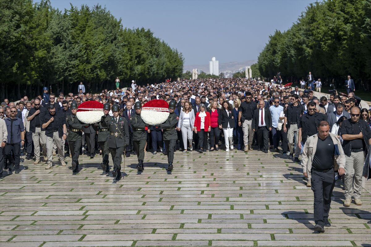 AA-20230909-32108649-32108640-CHP_100UNCU_KURULUS_YILINI_KUTLUYOR