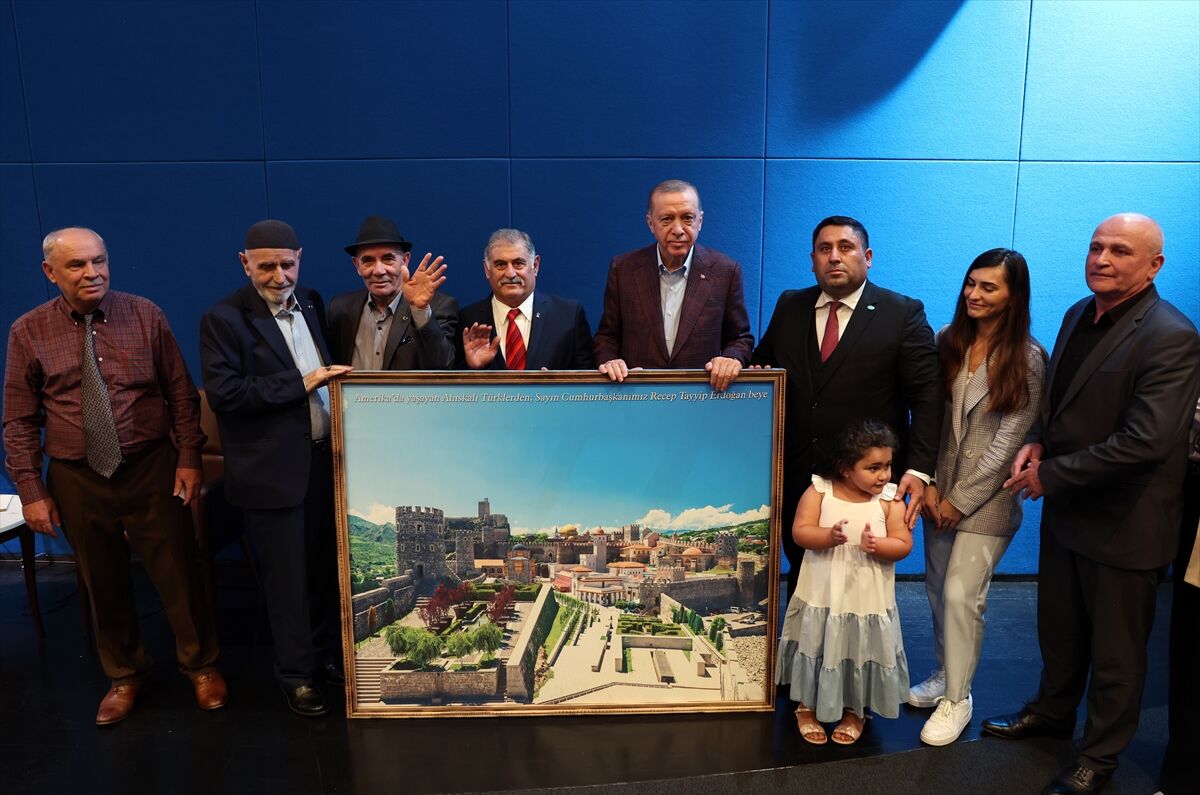 AA-20230917-32176934-32176927-CUMHURBASKANI_ERDOGAN_NEW_YORKTA_AHISKA_TURKLERINI_KABUL_ETTI
