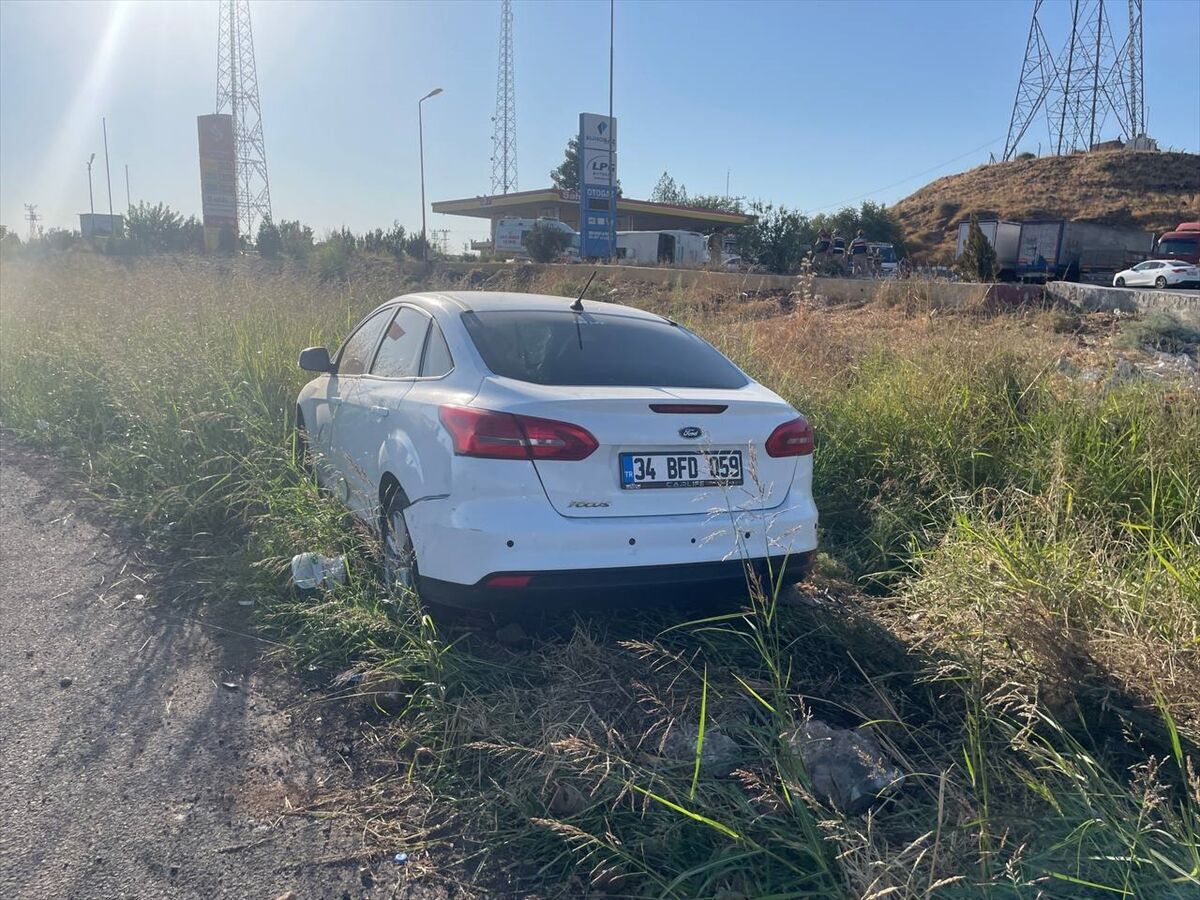 AA-20231013-32387672-32387669-SANLIURFADA_OTOMOBILLE_CARPISAN_OTOBUSUN_DEVRILMESI_SONUCU_2_KISI_OLDU_25_KISI_YARALANDI