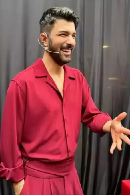 Engin Akyürek kıyafetiyle dikkatleri üzerine çekti