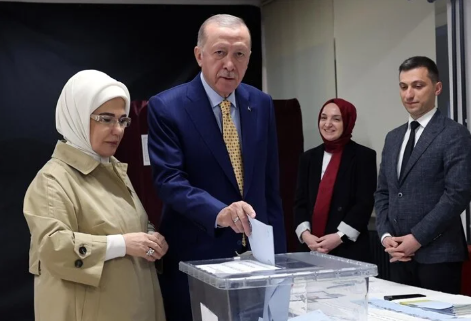 Cumhurbaşkanı Erdoğan'ın oy kullandığı yerde sayımlar tamamlandı!