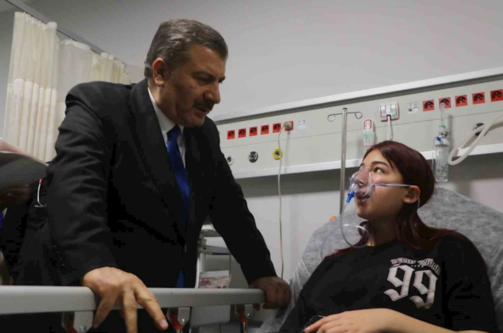 Sağlık Bakanı Koca’dan Defne Hastanesi’ne bayram ziyareti