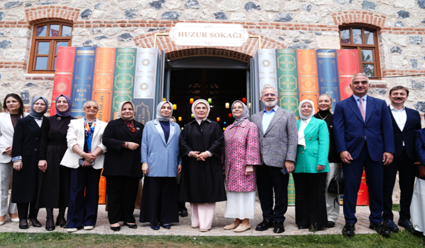 Emine Erdoğan'dan kültür günleri ziyareti