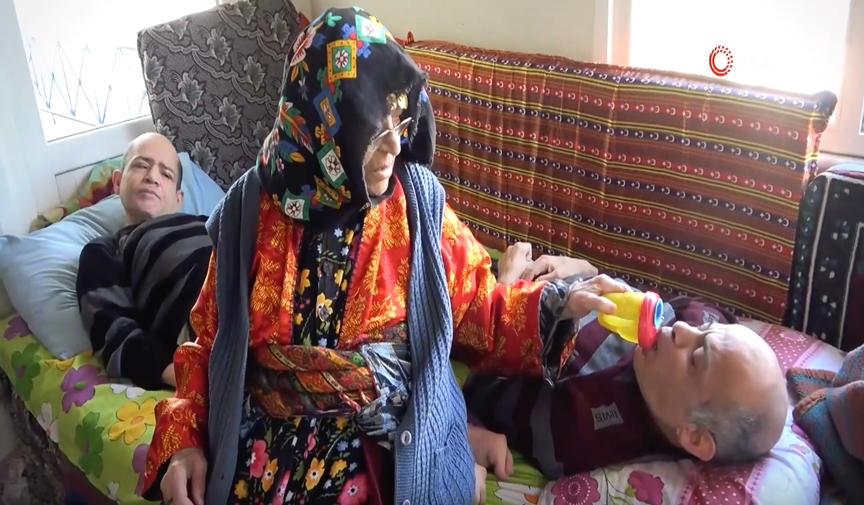 93 yaşındaki Gülsüm annenin fedakarlığı