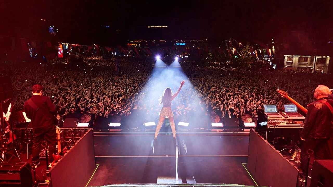 Hadise 2-1