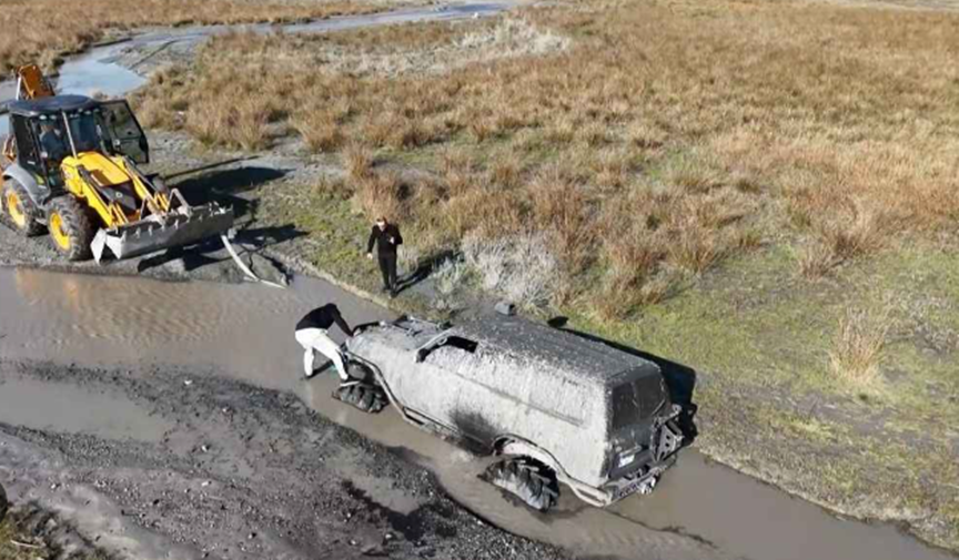 Erzincan’da bol çamurlu derede off road
