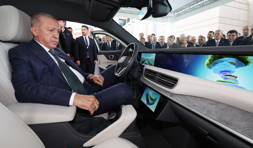 Cumhurbaşkanı Erdoğan Togg T10F modelini inceledi