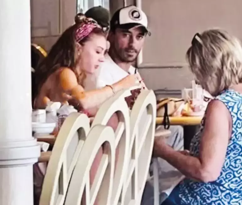 Burcu Özberk Ve Gökhan Alkan Tatilde