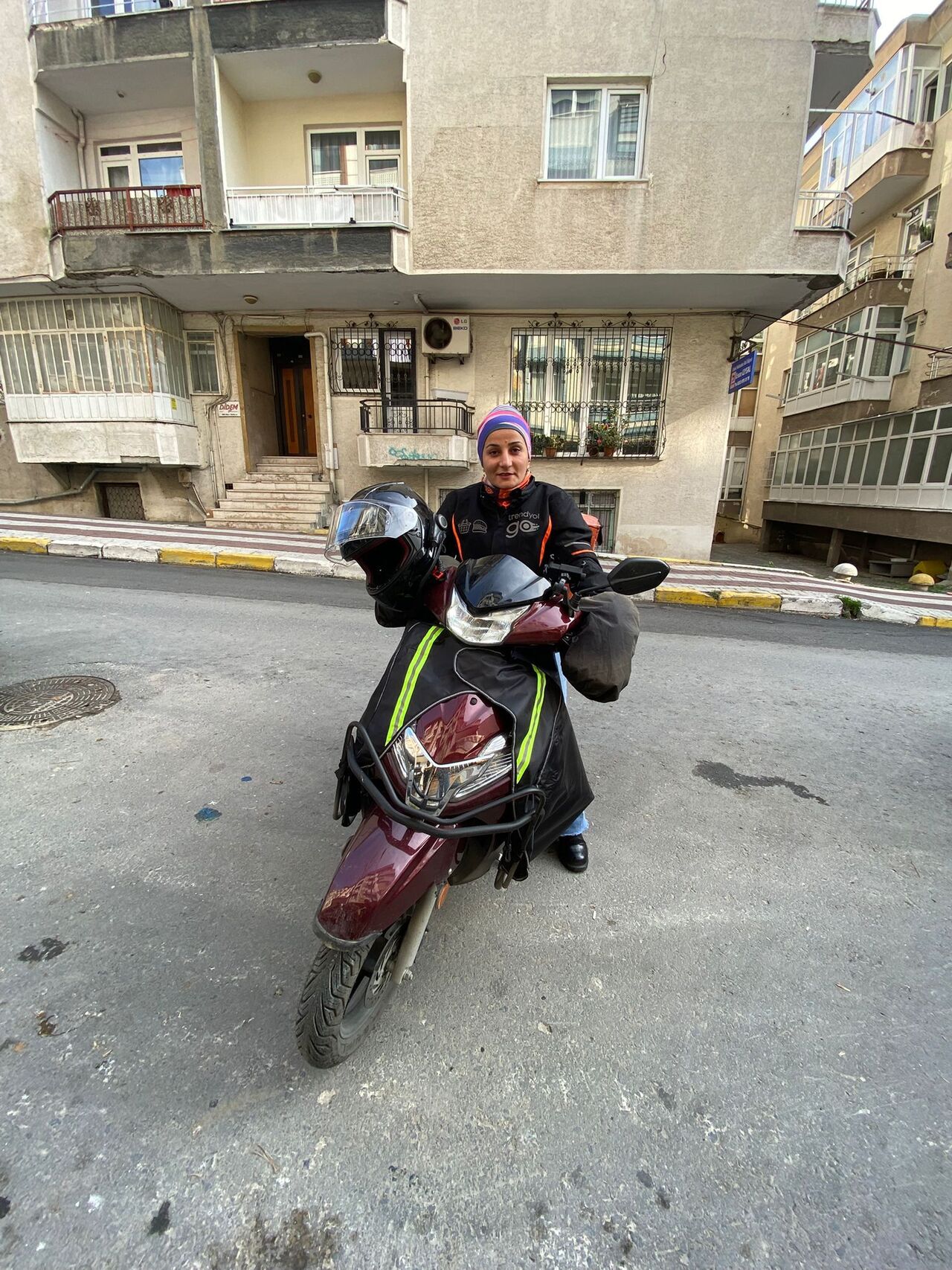 Istanbulda Kadın Kurye Olmak