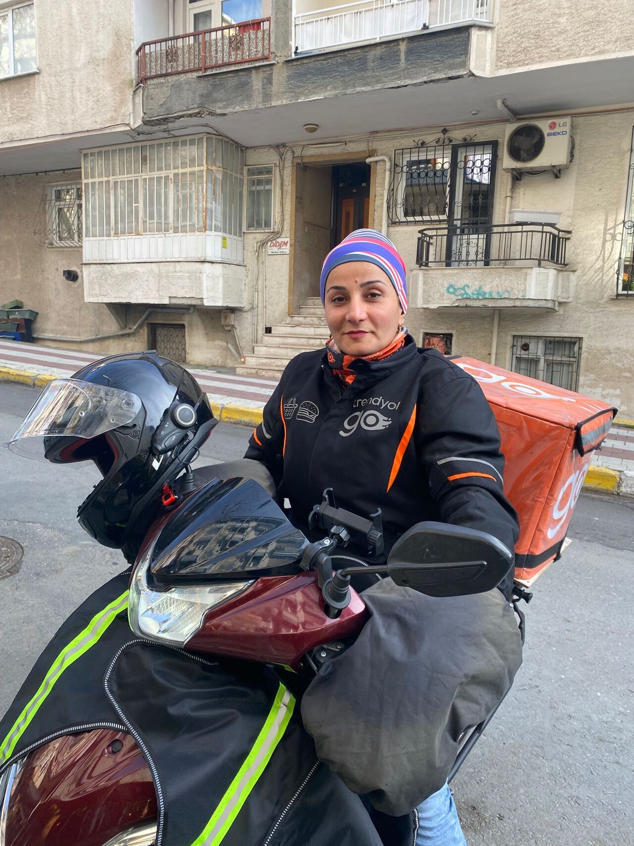 Istanbulda Kadın Kurye Olmak1