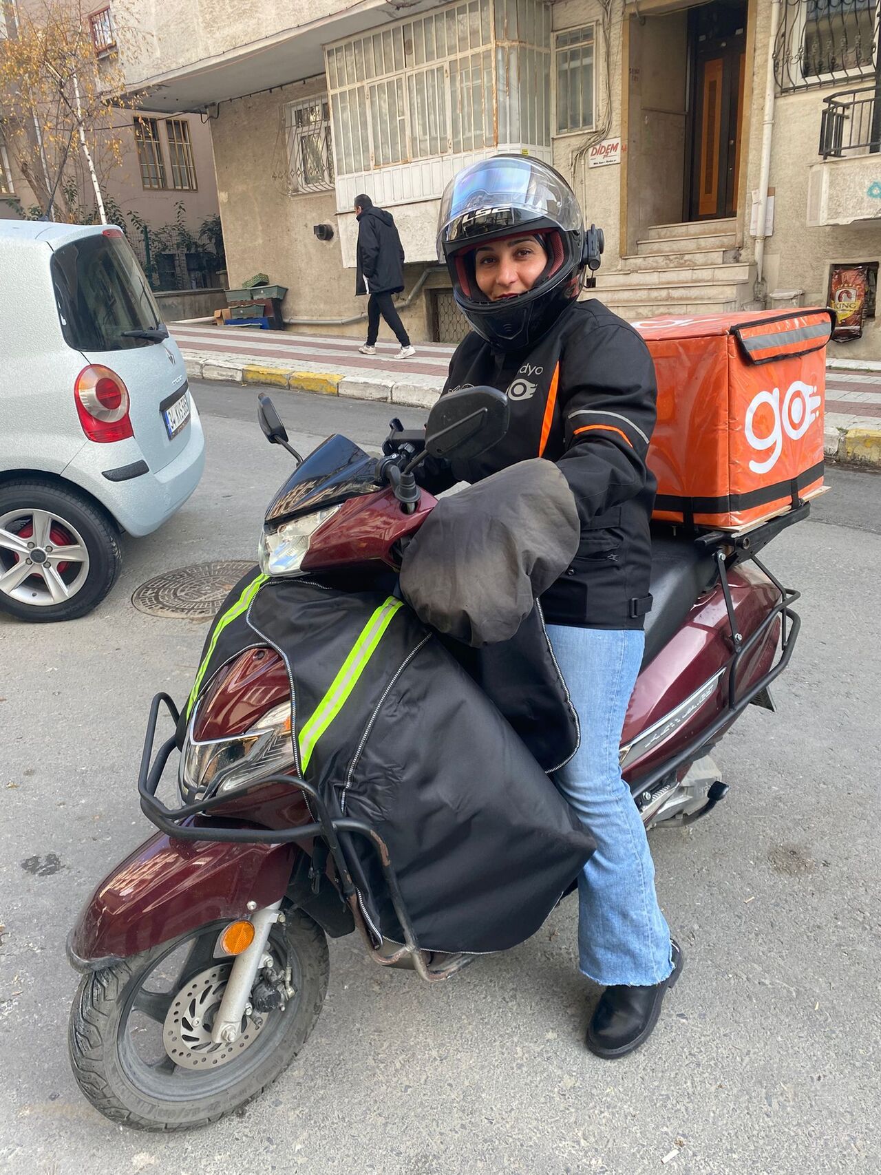 Istanbulda Kadın Kurye Olmak2