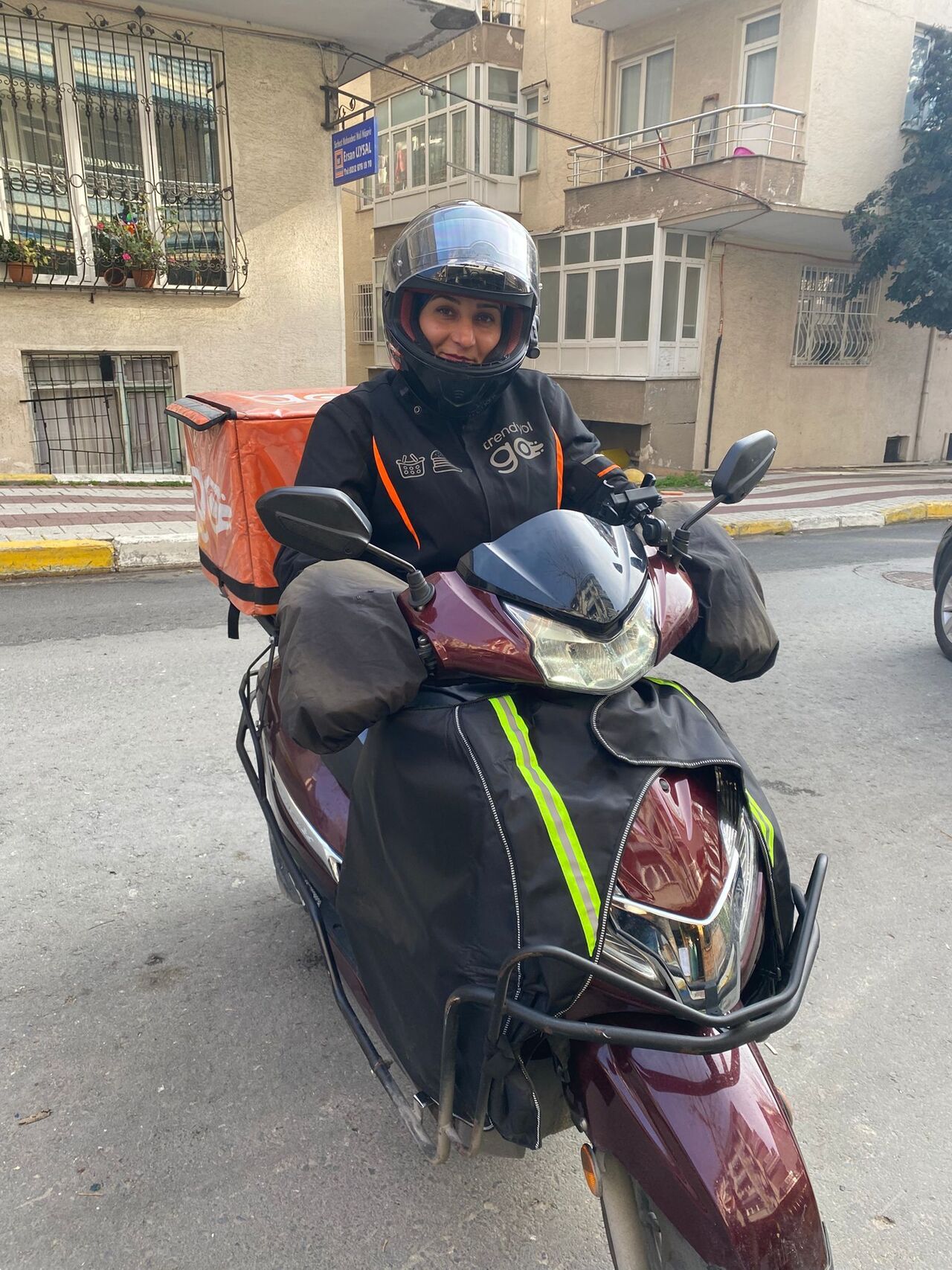 Istanbulda Kadın Kurye Olmak3