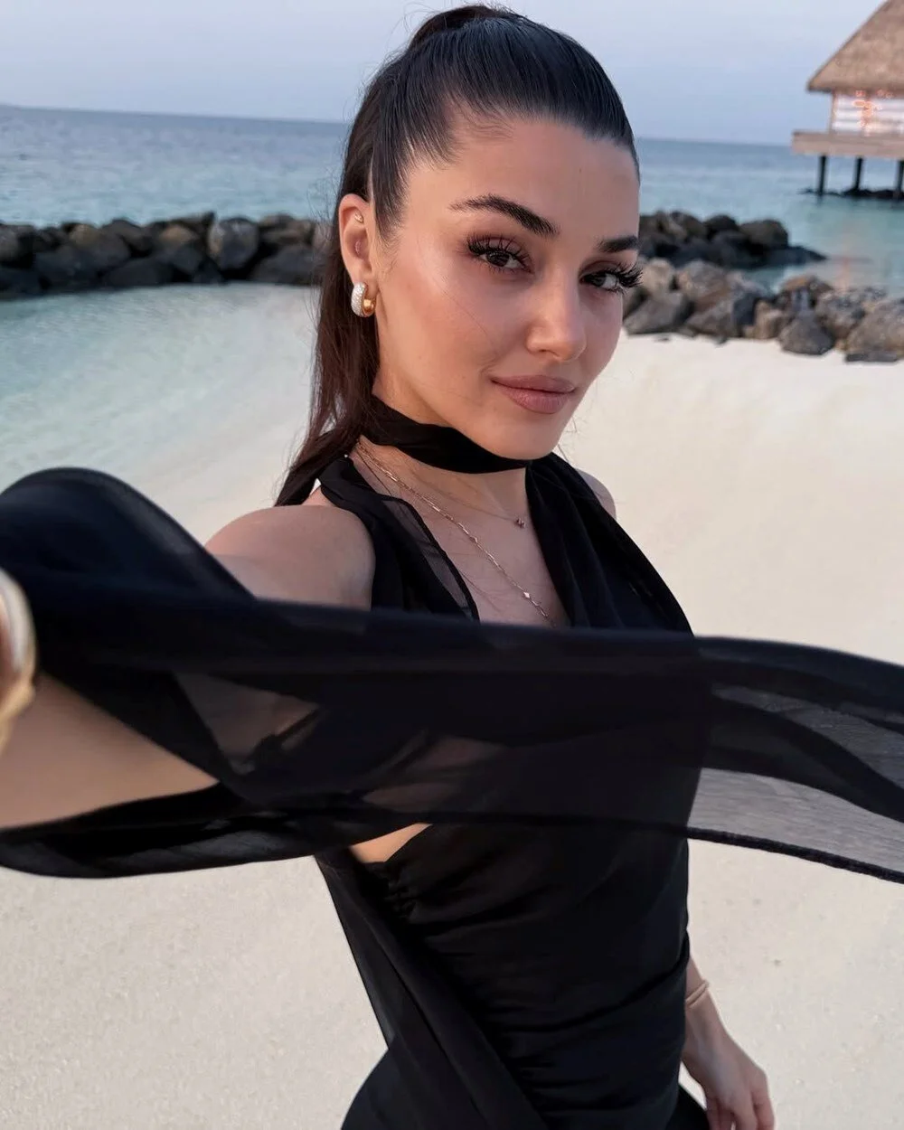 Hande Erçel-43