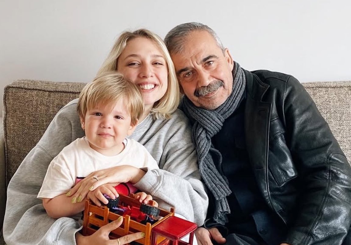 Sirri Süreyya’nin Sirri Ve 45 Yil Sonra Gelen Bi̇r Maxi̇ Si̇ngle 2