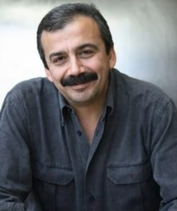 Sirri Süreyya’nin Sirri Ve 45 Yil Sonra Gelen Bi̇r Maxi̇ Si̇ngle 3
