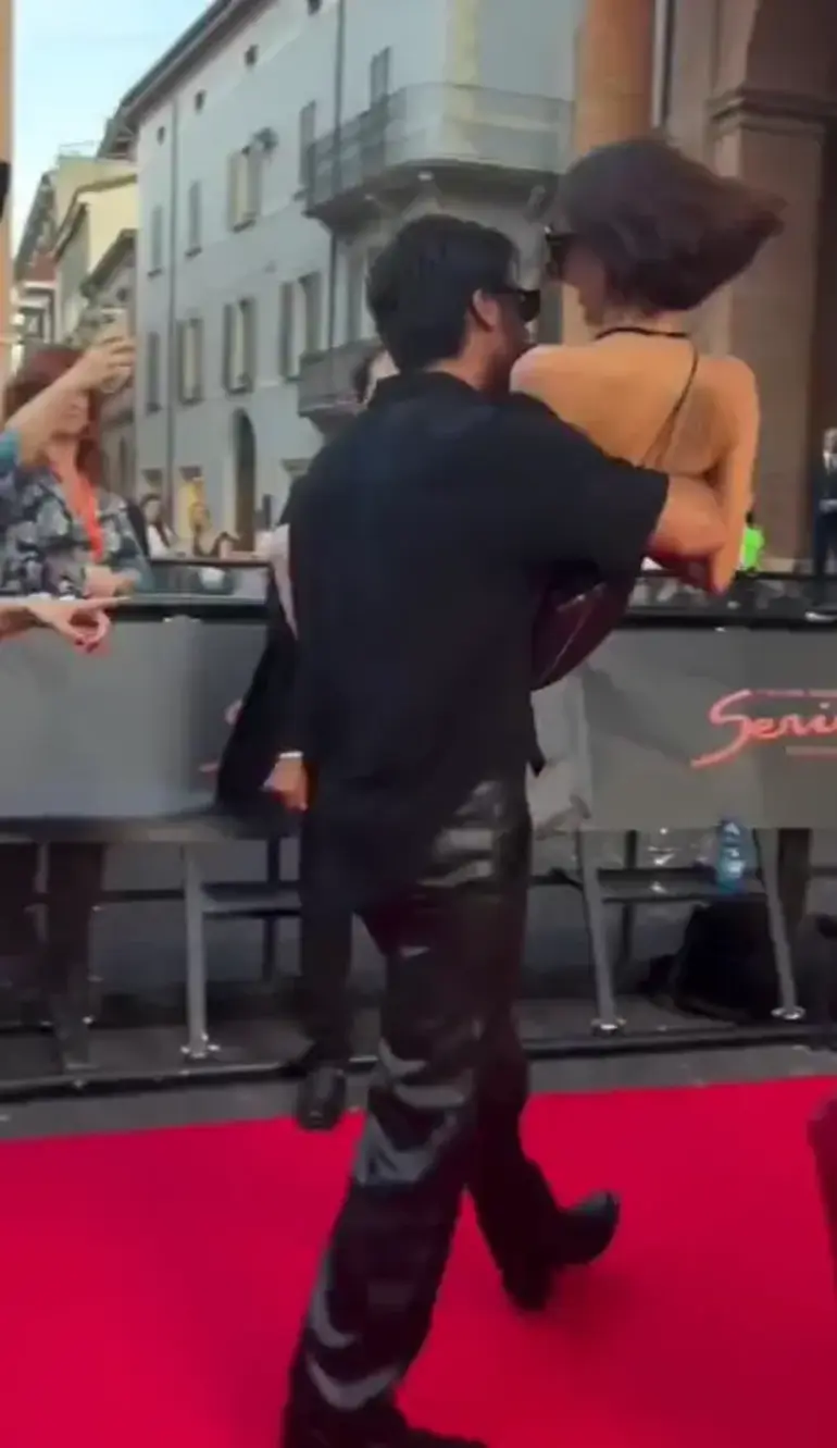 Can Yaman Sevgilisi
