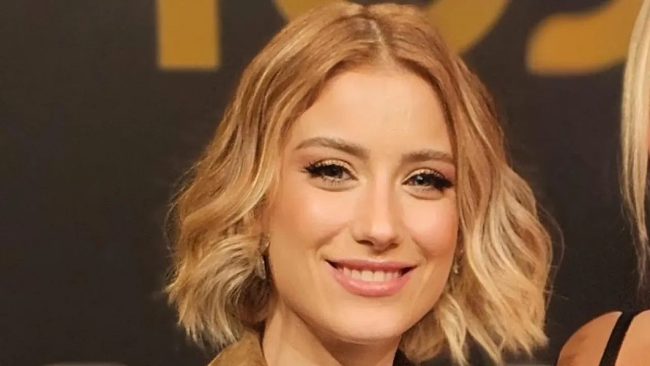 Hazal Kaya-20